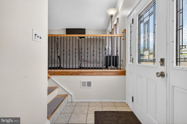 19 CHARTER OAK LN, Marlton, NJ 08053
