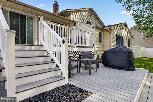 19 CHARTER OAK LN, Marlton, NJ 08053
