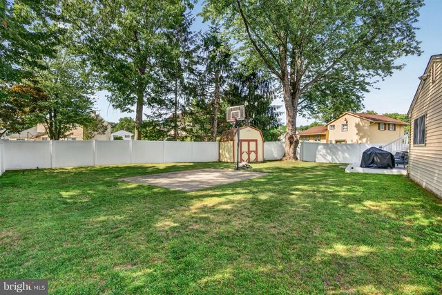 19 CHARTER OAK LN, Marlton, NJ 08053