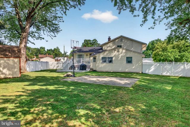19 CHARTER OAK LN, Marlton, NJ 08053