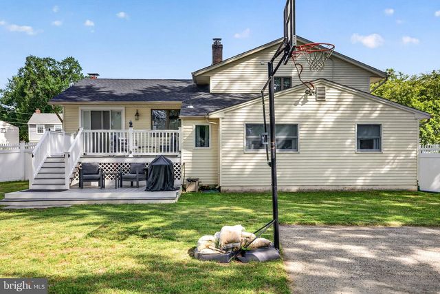 19 CHARTER OAK LN, Marlton, NJ 08053