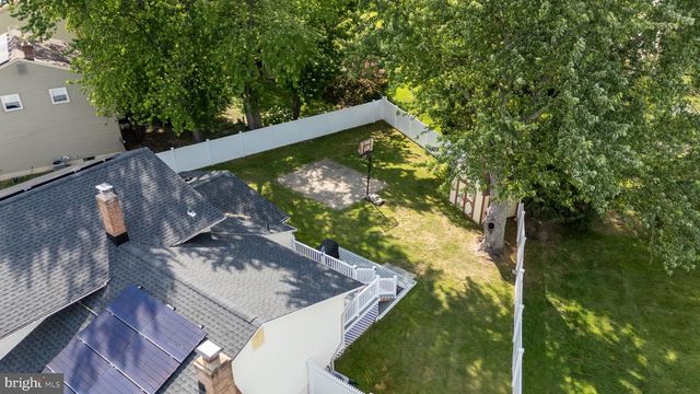 19 CHARTER OAK LN, Marlton, NJ 08053