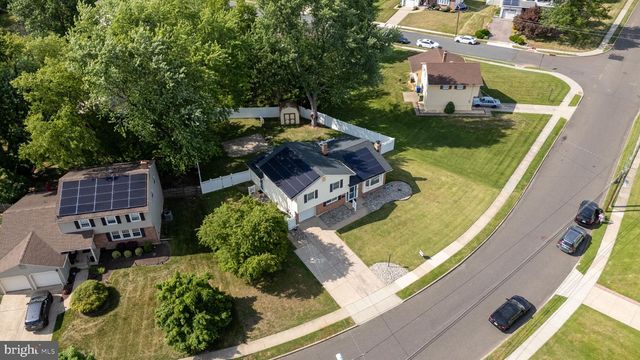 19 CHARTER OAK LN, Marlton, NJ 08053