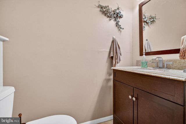 19 CHARTER OAK LN, Marlton, NJ 08053
