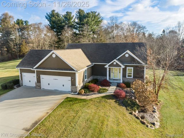 2434 Collendale, Commerce Charter Township, MI 48382