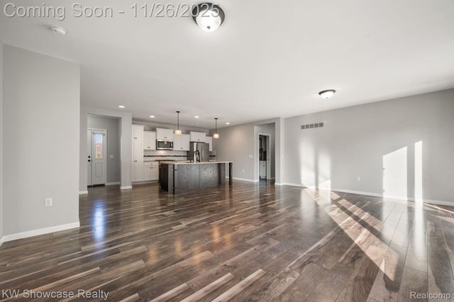 2434 Collendale, Commerce Charter Township, MI 48382