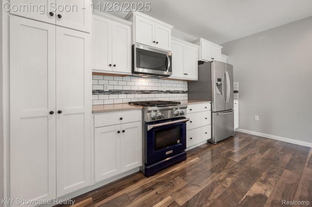 2434 Collendale, Commerce Charter Township, MI 48382