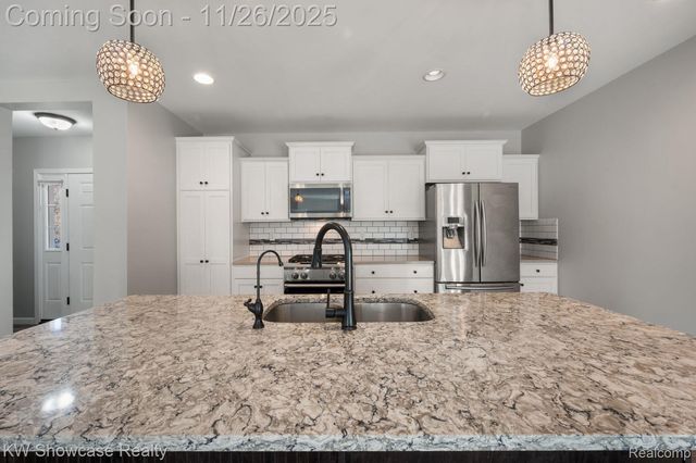 2434 Collendale, Commerce Charter Township, MI 48382