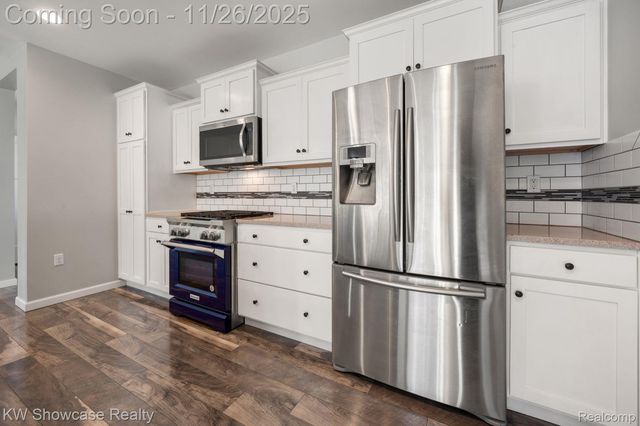 2434 Collendale, Commerce Charter Township, MI 48382