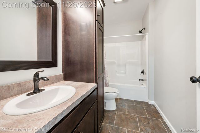 2434 Collendale, Commerce Charter Township, MI 48382