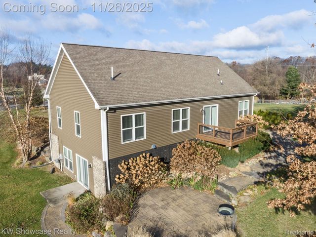 2434 Collendale, Commerce Charter Township, MI 48382