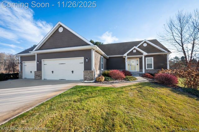 2434 Collendale, Commerce Charter Township, MI 48382