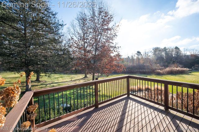 2434 Collendale, Commerce Charter Township, MI 48382