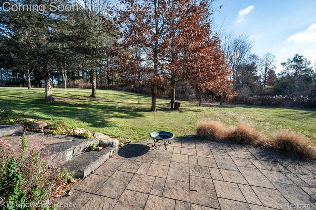 2434 Collendale, Commerce Charter Township, MI 48382