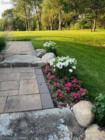 2434 Collendale, Commerce Charter Township, MI 48382