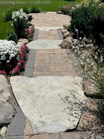 2434 Collendale, Commerce Charter Township, MI 48382