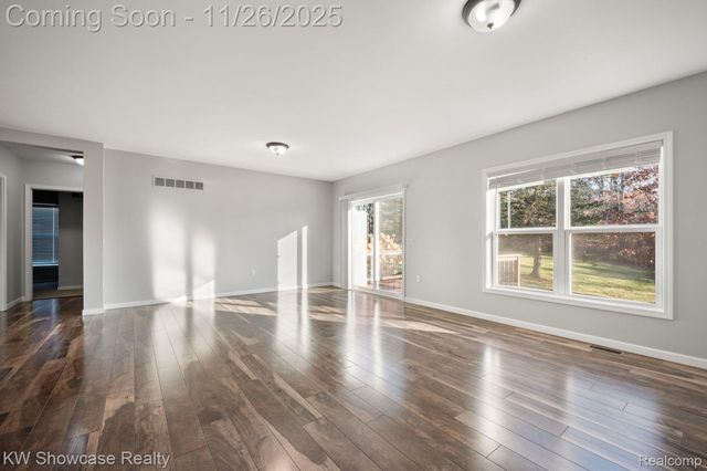 2434 Collendale, Commerce Charter Township, MI 48382