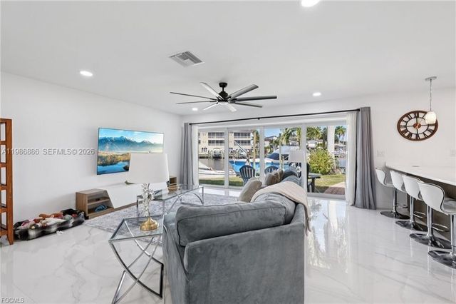 1819 SE 43 Street, Cape Coral, FL 33904
