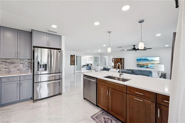 1819 SE 43 Street, Cape Coral, FL 33904