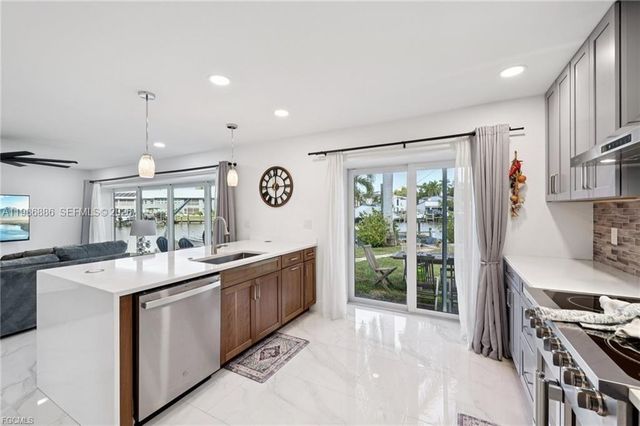 1819 SE 43 Street, Cape Coral, FL 33904