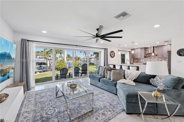 1819 SE 43 Street, Cape Coral, FL 33904