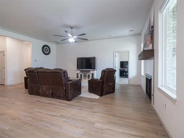 4829 Hidalgo Avenue, Mustang, OK 73064