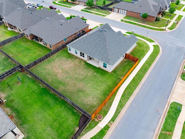 4829 Hidalgo Avenue, Mustang, OK 73064