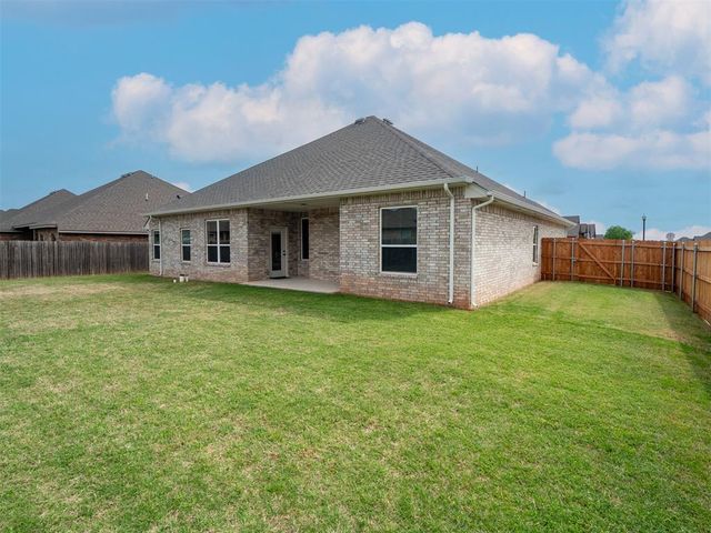 4829 Hidalgo Avenue, Mustang, OK 73064