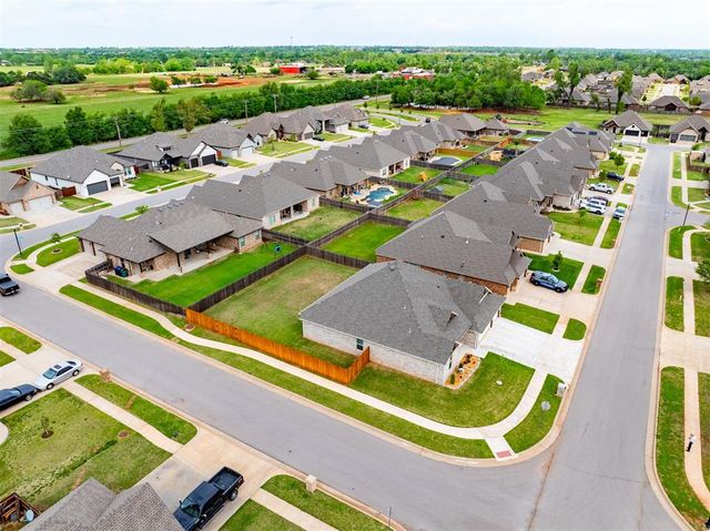 4829 Hidalgo Avenue, Mustang, OK 73064