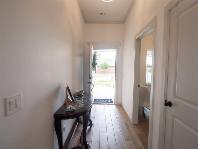 4829 Hidalgo Avenue, Mustang, OK 73064