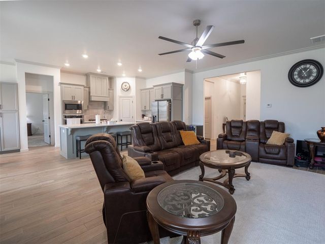 4829 Hidalgo Avenue, Mustang, OK 73064