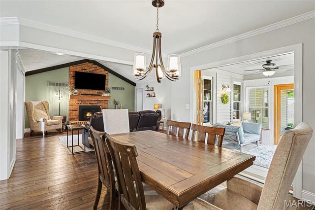 5813 Amber Place Drive, St Louis, MO 63128