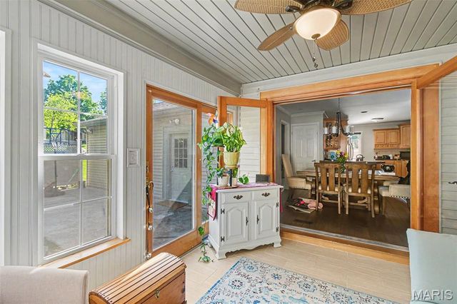 5813 Amber Place Drive, St Louis, MO 63128