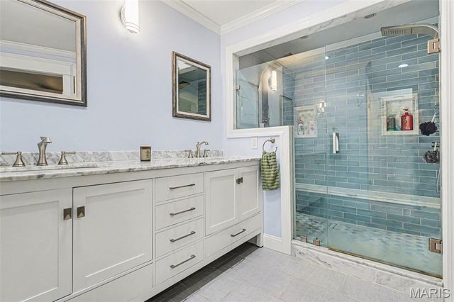 5813 Amber Place Drive, St Louis, MO 63128