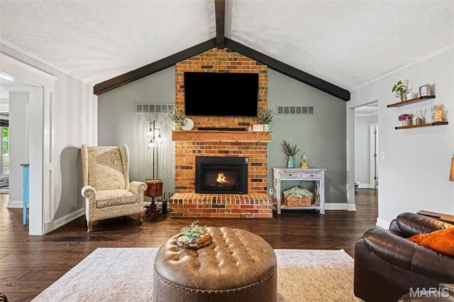 5813 Amber Place Drive, St Louis, MO 63128