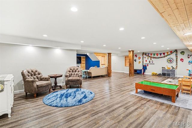 5813 Amber Place Drive, St Louis, MO 63128