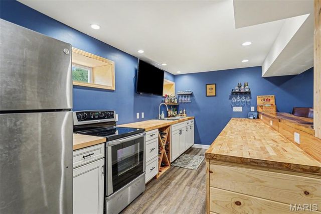 5813 Amber Place Drive, St Louis, MO 63128