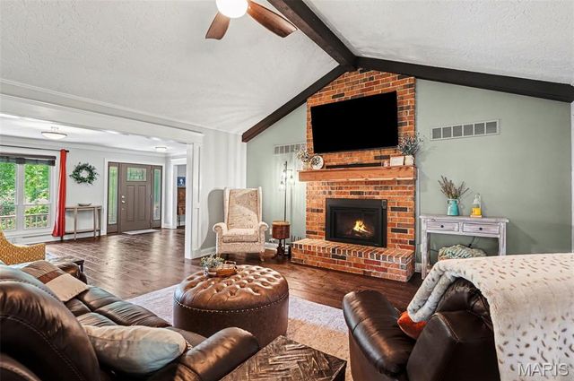 5813 Amber Place Drive, St Louis, MO 63128