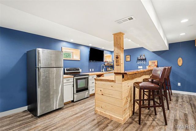 5813 Amber Place Drive, St Louis, MO 63128