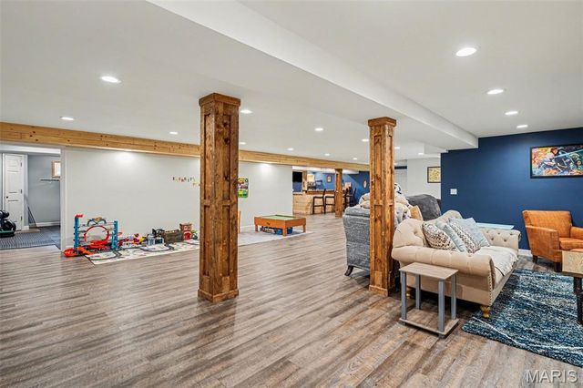 5813 Amber Place Drive, St Louis, MO 63128