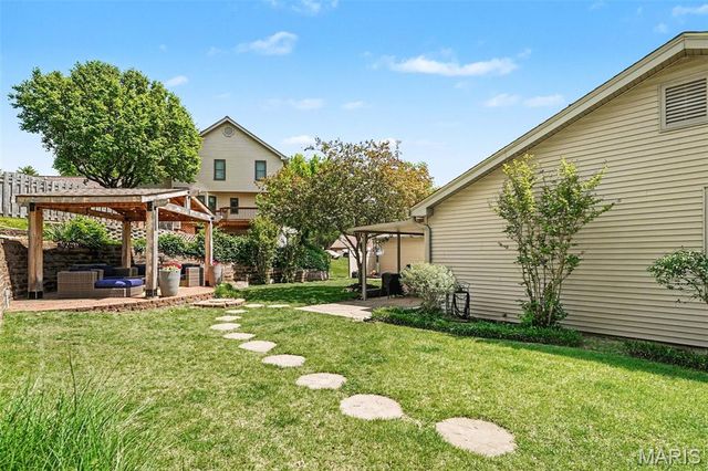 5813 Amber Place Drive, St Louis, MO 63128