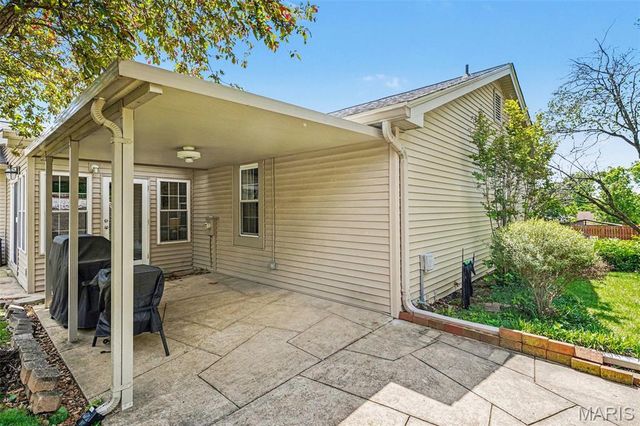 5813 Amber Place Drive, St Louis, MO 63128