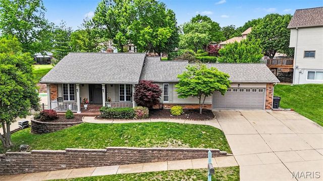 5813 Amber Place Drive, St Louis, MO 63128