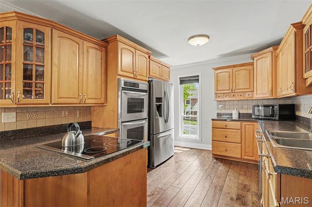 5813 Amber Place Drive, St Louis, MO 63128