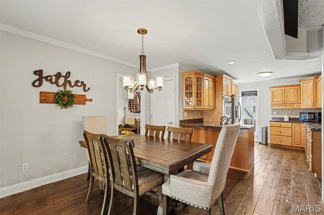 5813 Amber Place Drive, St Louis, MO 63128