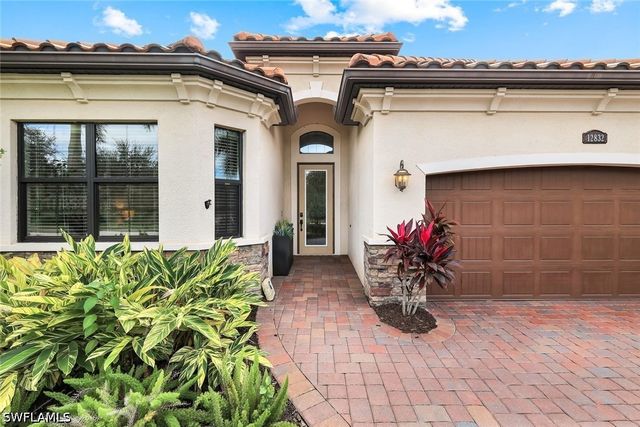 12832 Kinross LN, Naples, FL 34120