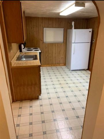 660 3rd St, Pitcairn, PA 15140