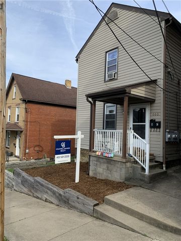 660 3rd St, Pitcairn, PA 15140