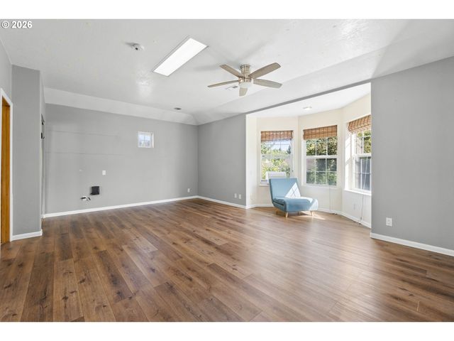 8506 Se MILL St, Portland, OR 97216