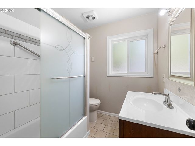 8506 Se MILL St, Portland, OR 97216